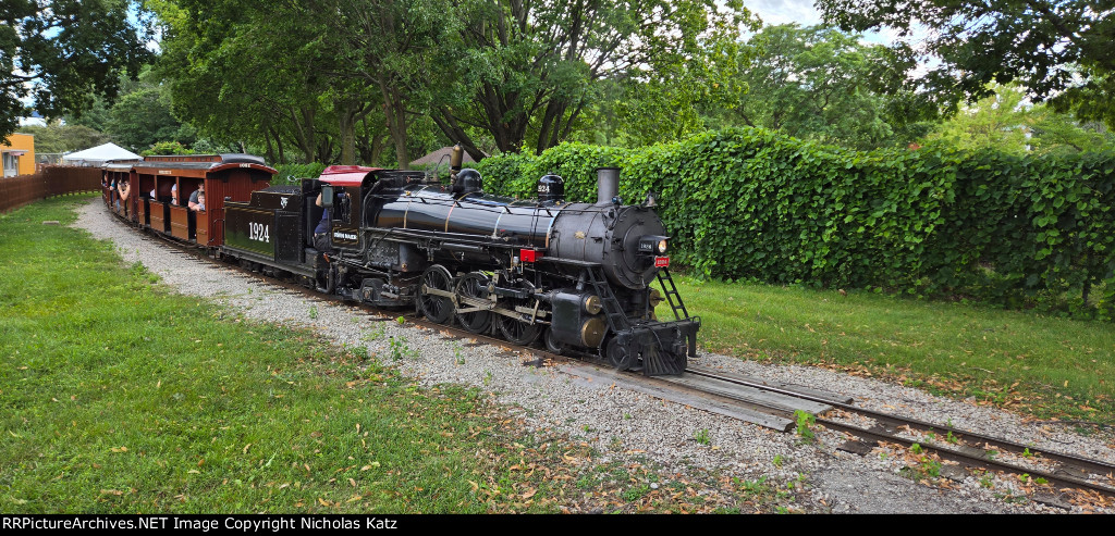 Milwaukee County Zoo Railway #1924